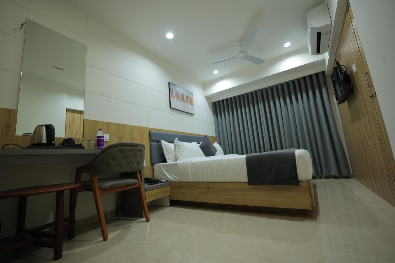 Hotel Shayan Inn Rajkot Dış mekan fotoğraf